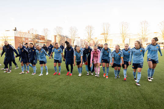 Djurgårdens spelare tackar publiken