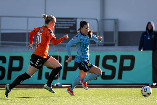 Kristianstads Gudny Árnadottir och Djurgårdens Pauline