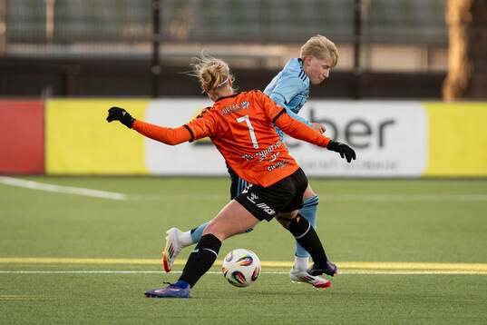 Kristianstads Katla Tryggvadottir och Djurgårdens Olivia