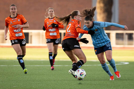 Djurgårdens Pauline Hammarlund och Kristianstads Sofia
