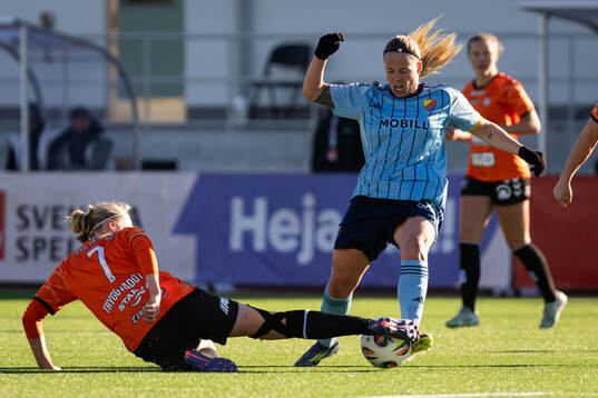 Kristianstads Katla Tryggvadottir och Djurgårdens Therese