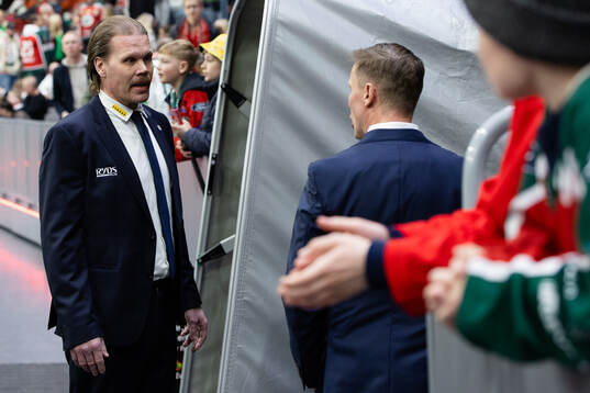 Timrås tränare Olli Jokinen och Frölundas tränare Roger