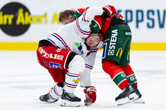 Timrås Linus Eriksson och Frölundas Linus Weissbach i