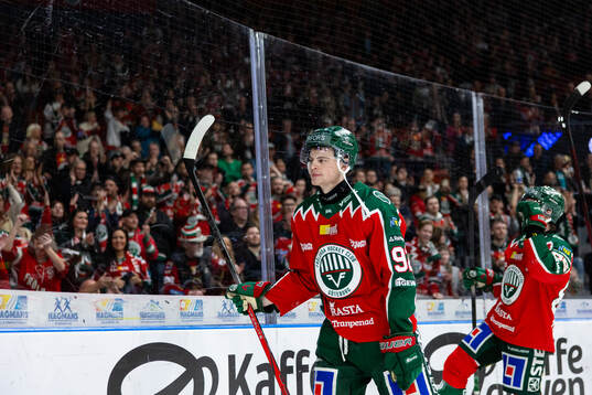 Frölundas Filip Cederqvist och Erik Thorell  jublar och