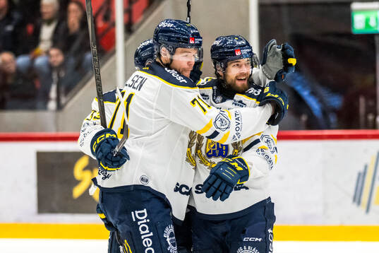 Södertäljes Olli Vainio jublar