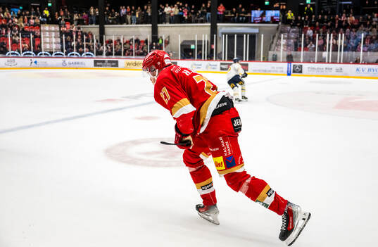 Kalmars Henrik Nilsson lämnar planen
