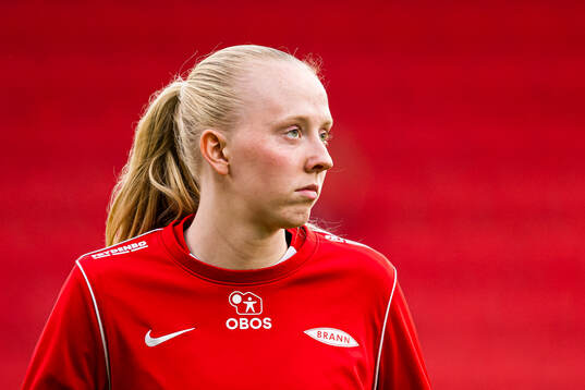 Tomine Svendheim of Brann warms up