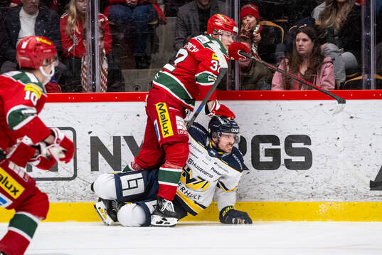 Modos Theodor Niederbach och HV71s Oscar Engsund