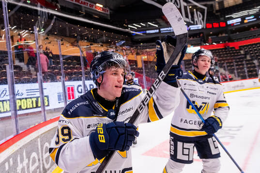 HV71s Jamiro Reber jublar