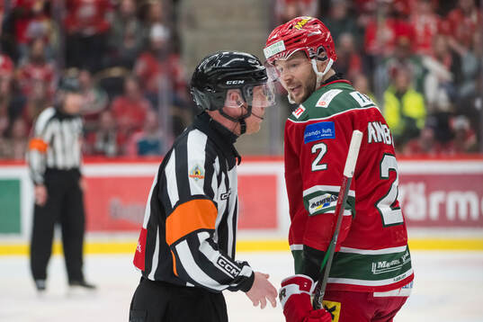 Domare Mikael Holm och Modos David Rundblad