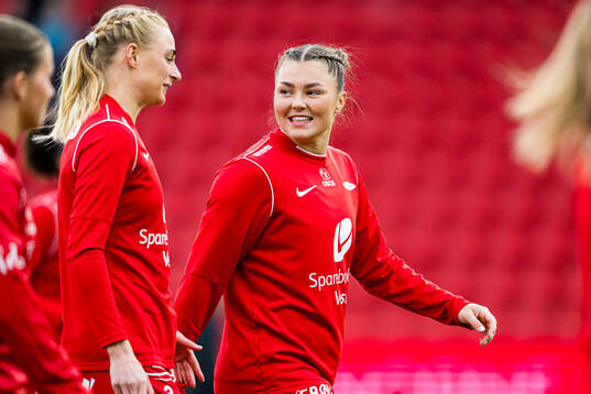 Anna Nerland Aahjem of Brann warms up