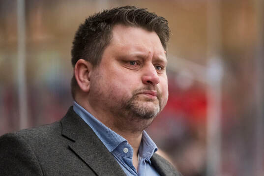 Modos tränare Mattias Karlin