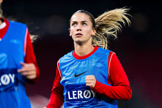 Johanna Renmark of Brann warms up
