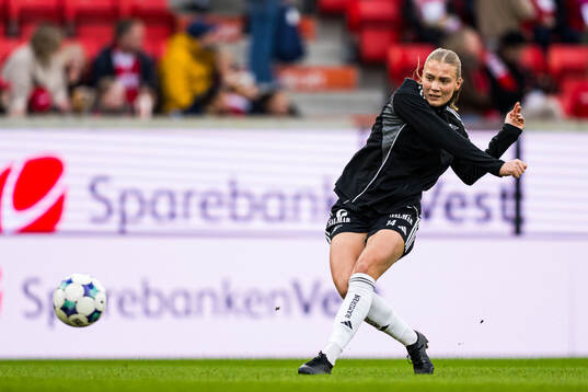 Oline Brekke Fuglem of Rosenborg warms up