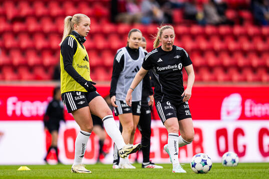 Synne Aunehaugen of Rosenborg warms up