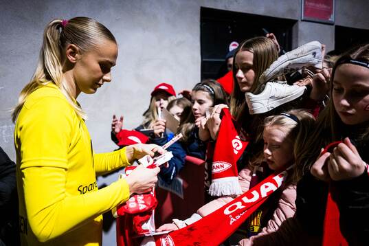 Selma Panengstuen of Brann in the fanzone