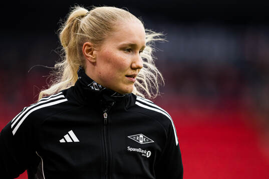 Synne Amdahl Brønstad of Rosenborg warms up