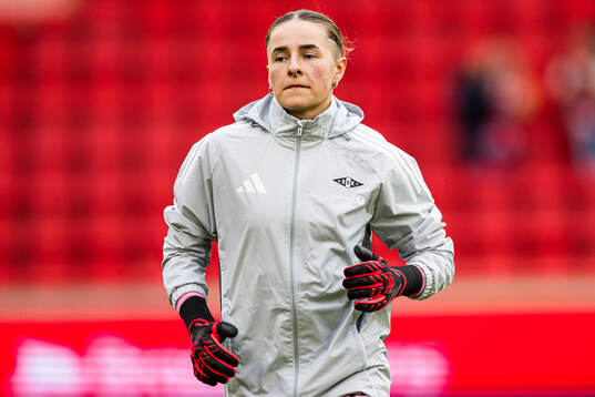 Rugile Maria Rulyte of Rosenborg warms up