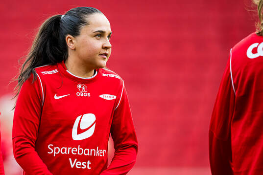 Heidi Elisabeth Ellingsen of Brann warms up