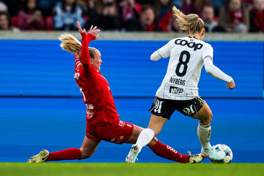 Karoline Haugland of Brann and Agnes Birgitta Nyberg of
