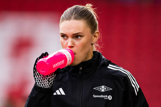 Kristine Bjørdal Leine of Rosenborg warms up