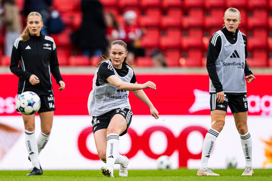 Eivor Ulvund of Rosenborg warms up