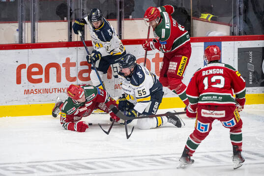 Modos Oscar Pettersson och HV71s Mikael Seppälä