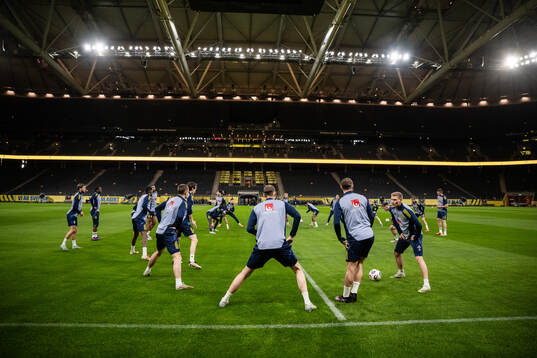 Bläddra bland fler bilder av Football, Sweden, Training