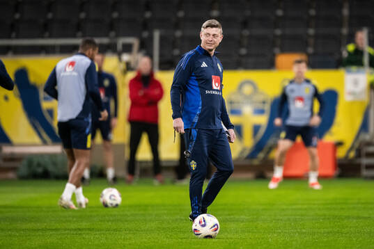 Head coach Jon Dahl Tomasson of the Swedish men's national