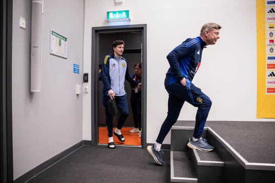 Victor Nilsson Lindelöf and Head coach Jon Dahl Tomasson