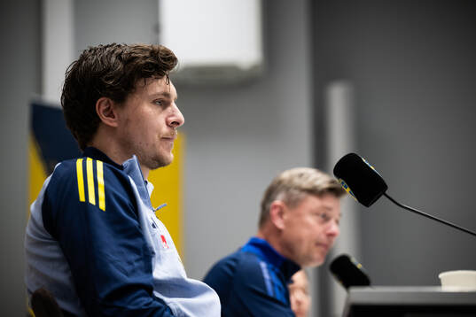 Victor Nilsson Lindelöf and Head coach Jon Dahl Tomasson