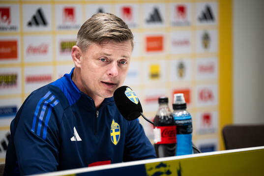 Head coach Jon Dahl Tomasson of the Swedish men's national