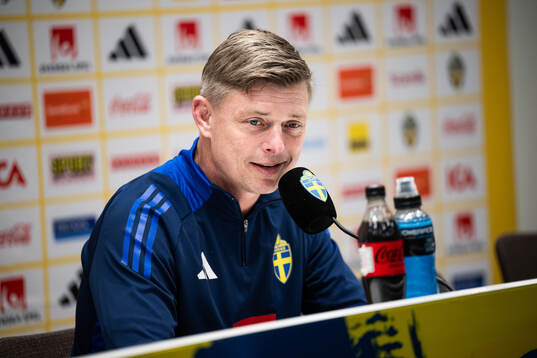 Head coach Jon Dahl Tomasson of the Swedish men's national