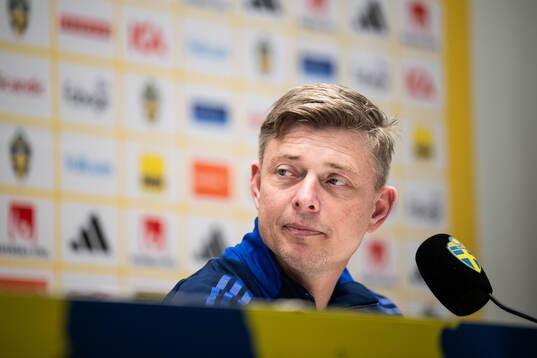 Head coach Jon Dahl Tomasson of the Swedish men's national