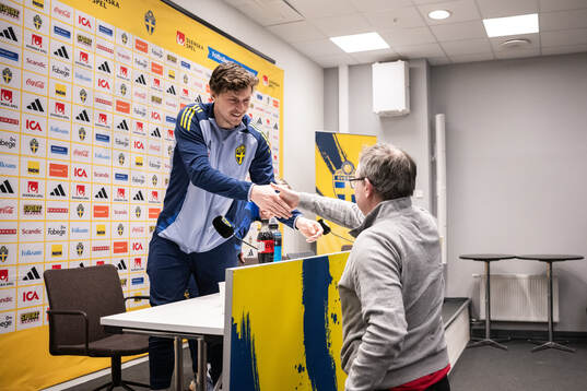 Victor Nilsson Lindelöf and head coach Jon Dahl Tomasson