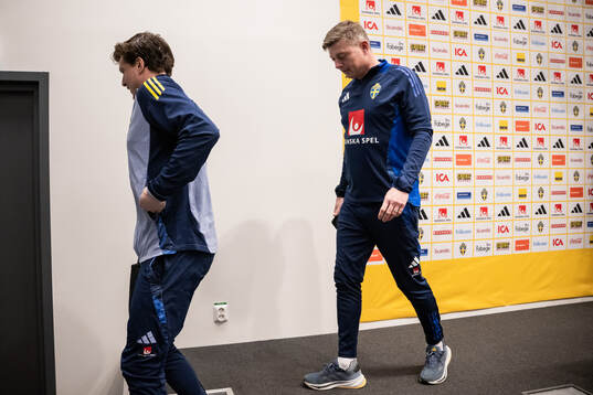 Victor Nilsson Lindelöf and head coach Jon Dahl Tomasson
