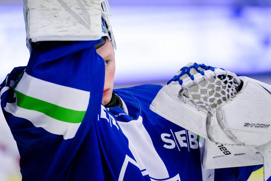 Karlskogas målvakt Aron Breivold