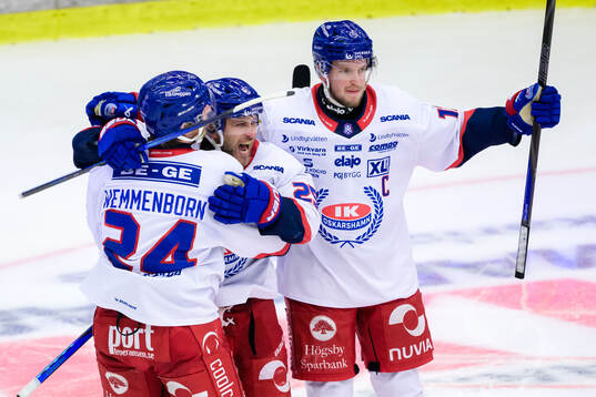 Oskarshamns Carter Camper jublar med lagkamrater