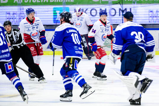 Oskarshamns Sören Dietz Larsen och Lukas Vesterlund deppar