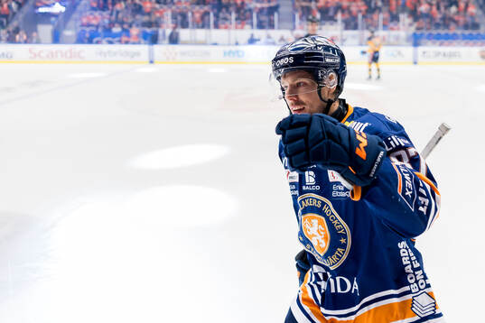 Växjös Robert Rosén jublar