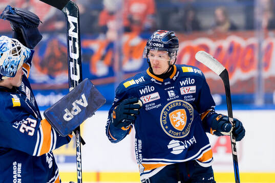 Växjös Emil Sylvegård jublar