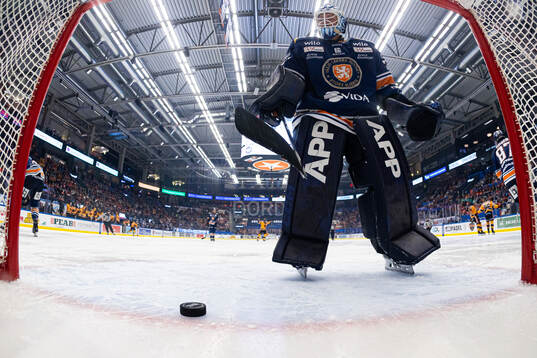 Växjös målvakt Emil Larmi deppar