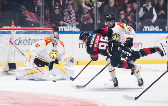 Malmö Redhawks Carl Persson och Brynäs Johannes Kinnvall
