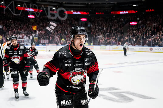 Malmö Redhawks Axel Sundberg jublar