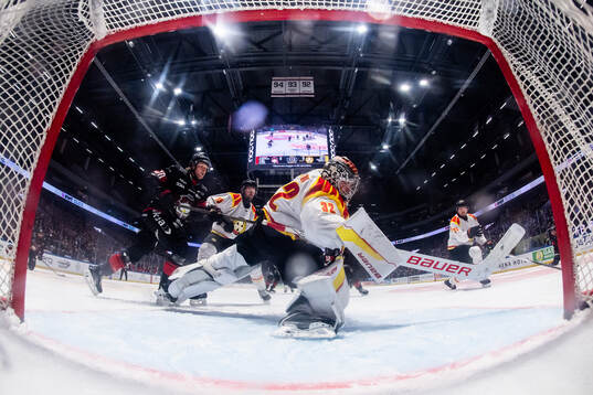Brynäs målvakt Ludvig Persson släpper in 1-0 målet