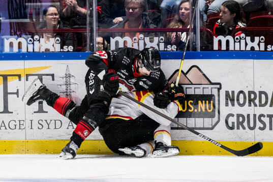 Malmö Redhawks Johan Ivarsson och Brynäs Bobby Trivigno