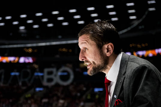 Malmö Redhawks tränare Tomas Kollar jublar