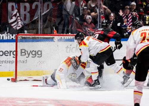 Brynäs målvakt Ludvig Persson och Malmö Redhawks Fredrik
