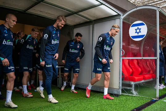 Kristoffer Ajer, Erik Botheim and players of the Norwegian