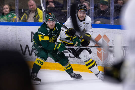 Björklövens Erik Andersson och AIKs Scott Pooley